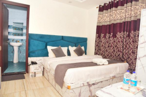 Hotel Elegance, Katra